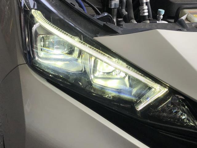 リーフ ZAA-ZE1 右ヘッドランプ 右ヘッドライト 運転席側 LED イチコ1954 26010-5SK5A 自社品番250002