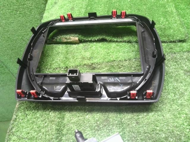 ハスラー 5AA-MR92S クラスターパネル ナビパネル オーディオパネル ステー ハザードSW 73822-59S00-QRM 自社品番250011