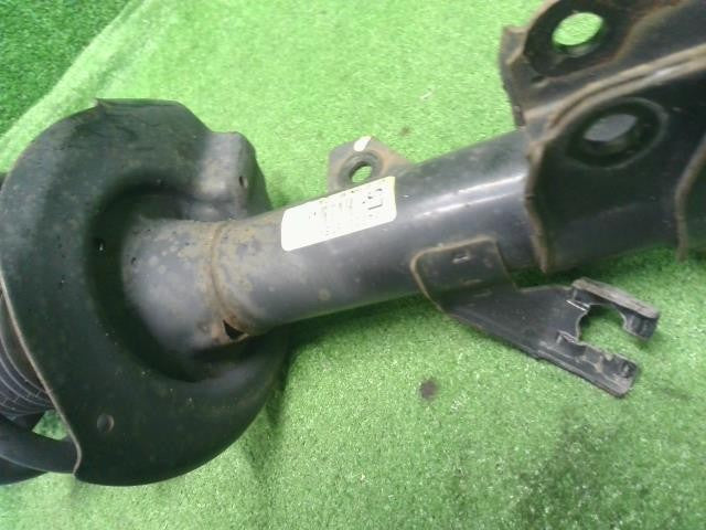 セレナ DAA-GNC27 左フロントストラット 左Fストラット トキコ1A14165-B  E4303-5TB0C 自社品番250012