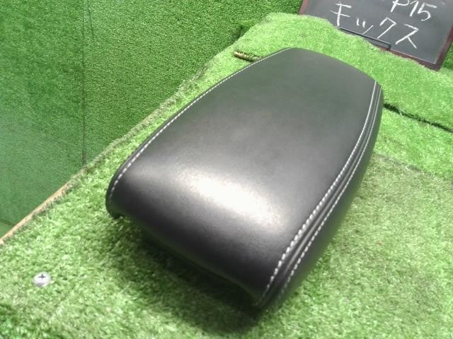 6AA-P15 キックス コンソールボックス肘掛け部 フタ アームレスト 自社品番250038