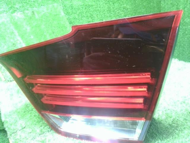 レクサス LS460 後期 DBA-USF40 右テールランプ 右テールライト フィニッシャ 内側 LED コイト50-127 81581-50210 自社品番250060