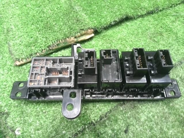 NV150 AD DBF-VY12 運転席側スイッチパネルセット 25570-CT01C 自社品番250087