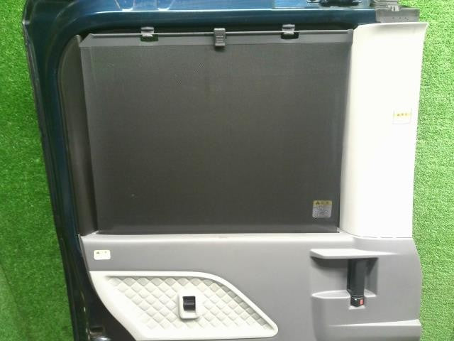 タント 6BA-LA660S 左リアドア 助手席側後ろ  67004-B2340 自社品番250102 色B82