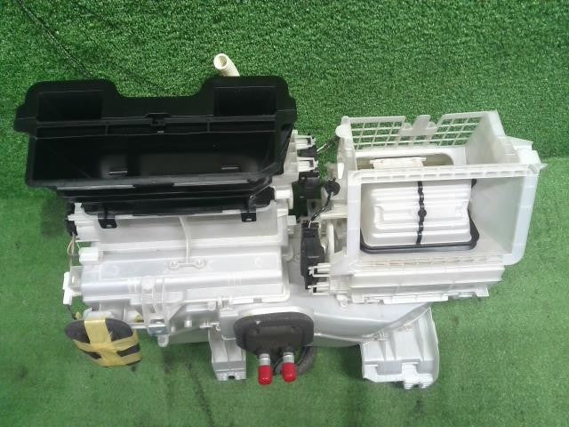 タント 6BA-LA660S カーヒーターケース エキパン エバポレーター ヒーターコア差込口 87010-B2D50 自社品番250102