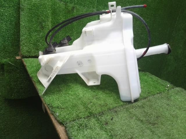 アクア DAA-NHP10 ウォッシャータンク フロントリア用  DENSO 060851-399 85315-52440 自社品番250106