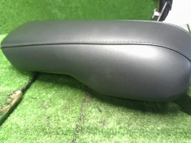 ノート 6AA-E13 コンソールボックスフタ 蓋 アームレスト 96920-6XK1A 自社品番250111