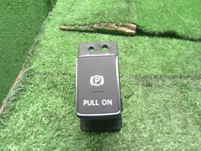 サクラ ZAA-B6AW パーキングスイッチ 自社品番250191