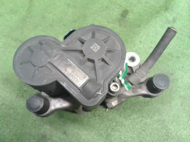 フィット 6BA-GR2 右リア ブレーキ キャリパー 43020-TZD-J01 自社品番250195