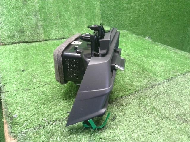 オーラ 6AA-FE13 右側エアコン吹出口 AC吹き出し口 自社品番250199