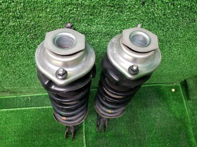 ムーヴ DBA-L185S 右フロントストラット 左フロントストラット ショックセット 48510-B2530 自社品番240023