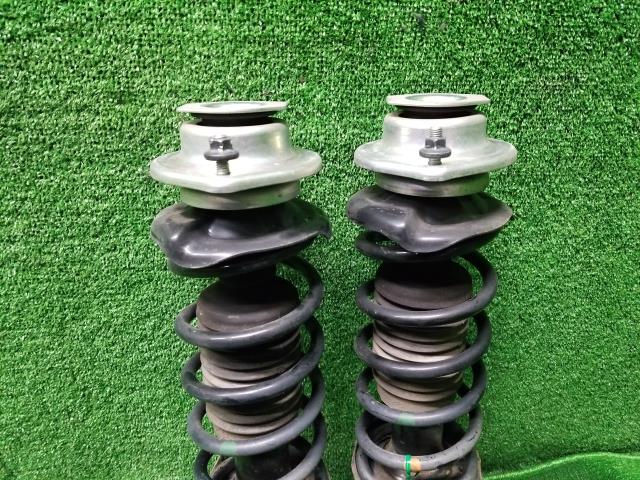 ムーヴ DBA-L185S 右フロントストラット 左フロントストラット ショックセット 48510-B2530 自社品番240023