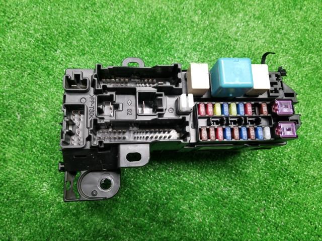 ムーヴ DBA-L185S 室内用ヒューズボックス 82600-B2220 自社品番240023