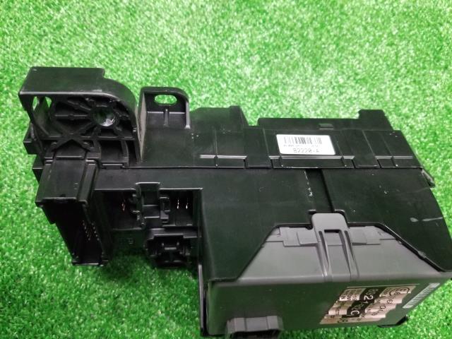 ムーヴ DBA-L185S 室内用ヒューズボックス 82600-B2220 自社品番240023