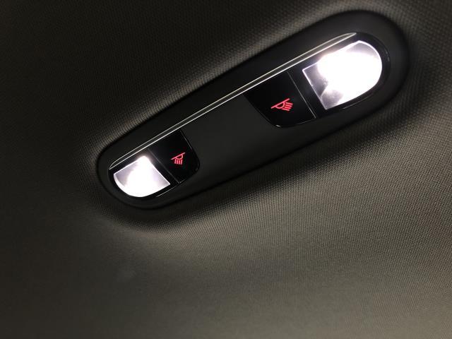 【中古】アウディ A6 DBA-4GCHVS ルームランプ 4G0947135B 自社品番240646 LS9R