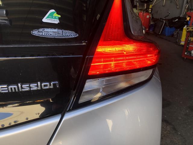 【中古】リーフ ZAA-ZE1 右テールランプ ライト 26550-5SK0B 自社品番240731 K23