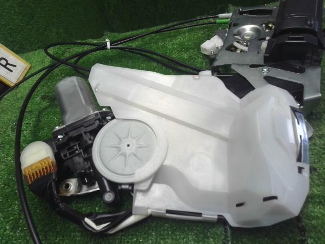 デイズルークス DBA-B21A 左リアドアロック イージークローザー 82503-6A01G 自社品番250024