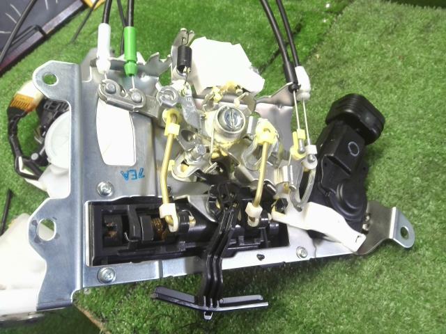 【中古】デイズルークス DBA-B21A 左リアドアロック 82503-6A01G 自社品番250024 X42