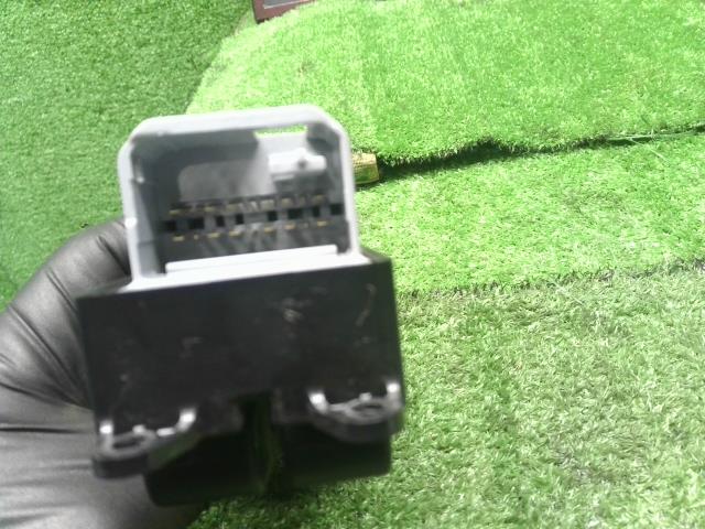 【中古】プロボックス DBE-NCP165V パワーウインドウ PWスイッチ 84820-52491 自社品番250025 1E7