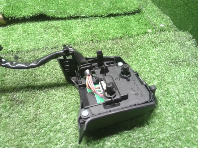 【中古】タント 6BA-LA660S ステアリング ハンドルスイッチ 84250-B2250-C2 自社品番250102 B82