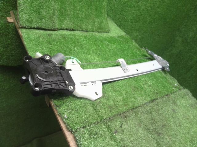 フォレスター 5BA-SK9 右リアドアレギュレーター・モーター 61042SJ020 自社品番250108