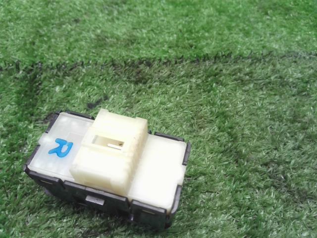 フォレスター 5BA-SK9 シートメモリースイッチ 右フロントドアトリム用 自社品番250108
