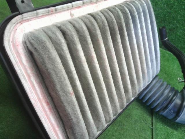 【中古】ハリアー DBA-ZSU65W エアクリーナー 17700-37241 自社品番250109 070