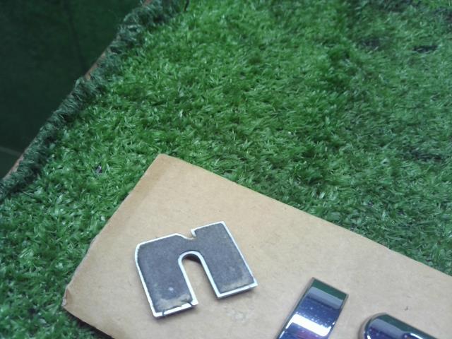 ノート ニスモ DAA-HE12 エンブレム バックドア用 日産純正 84895-8A47B 自社品番250170