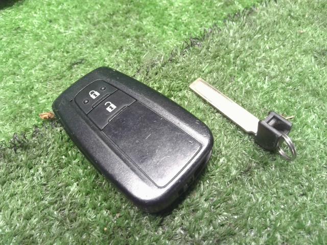 【中古】プリウス DAA-ZVW55 キーレスリモコン スマートキー 89904-47120 自社品番250176 040