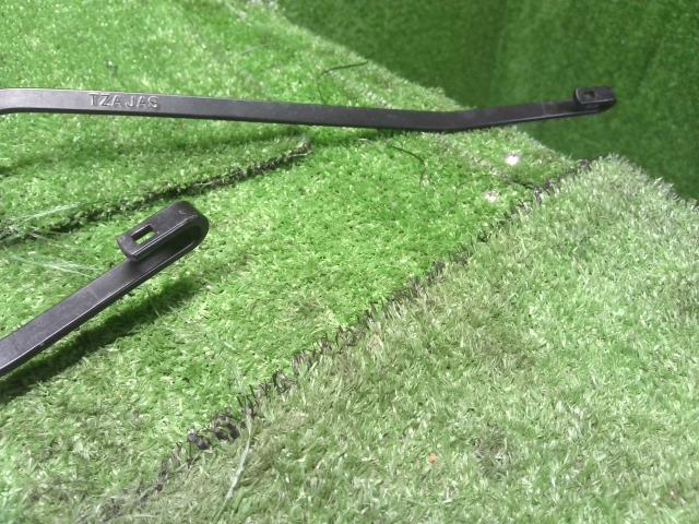 【中古】フィット 6BA-GR2 フロントワイパーアーム 76600-TZA-J01,76610-TZA-J01 自社品番250195 R565M