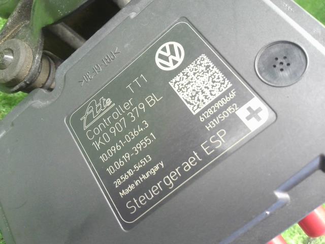 【中古】VW ゴルフトゥーラン DBA-1TCTHW ABSアクチュエーター 1K0614517DP 自社品番250197
