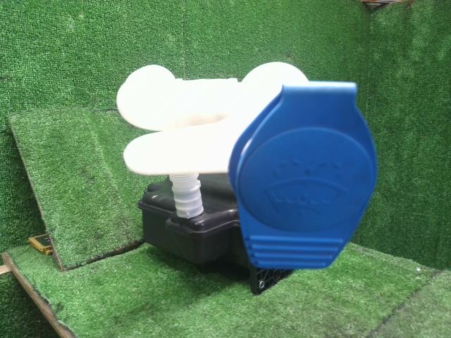 【中古】VW ゴルフトゥーラン DBA-1TCTHW ウォッシャータンク 1K0955453S 自社品番250197