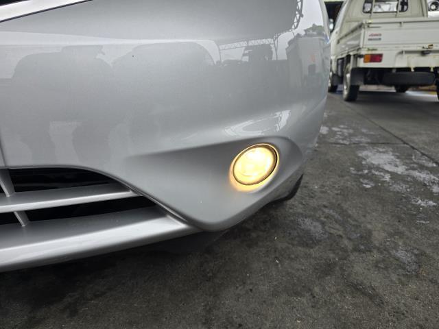 【中古】ノート DBA-E12 左右 フォグランプ ライト 自社品番250215 K23