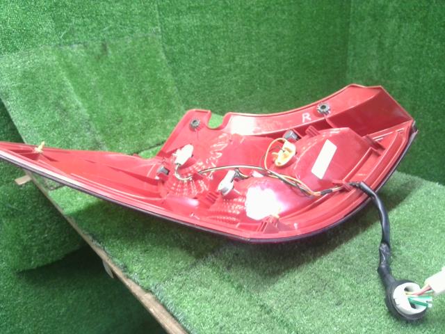 【中古】スイフト CBA-ZC32S 右テールランプ 35650-72L01 自社品番250291 ZVR