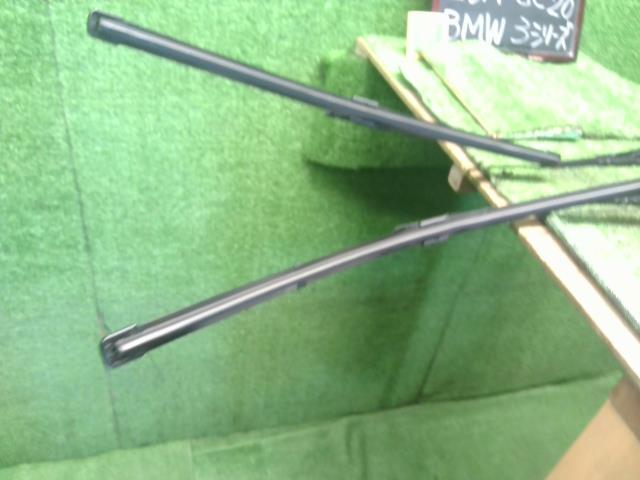 【中古】BMW 3シリーズ LDA-8C20 フロントワイパーアーム 61 61 9 465 076 自社品番250375