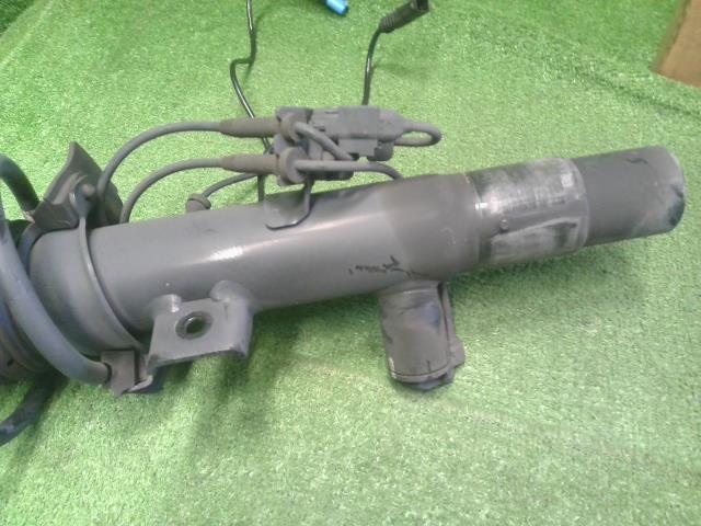 【中古】BMW 3シリーズ LDA-8C20 左フロントストラット 37 11 6 874 517 自社品番250375