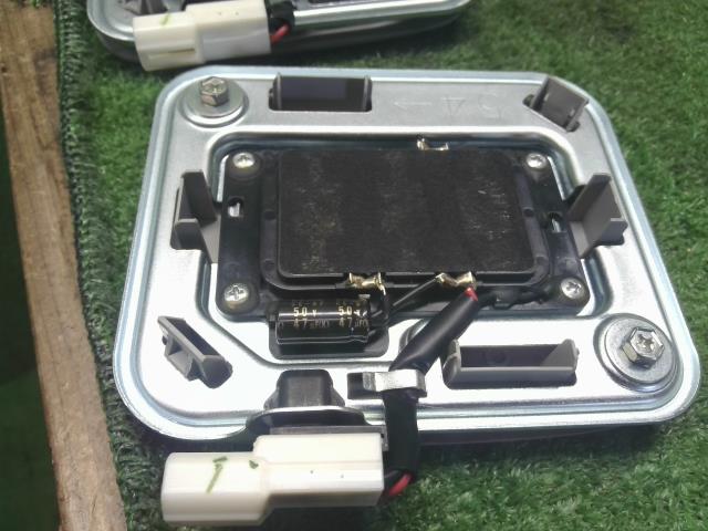 【中古】エスクァイア DBA-ZRR80G スピーカー ルーフ 天井 86150-28160 自社品番250427 202