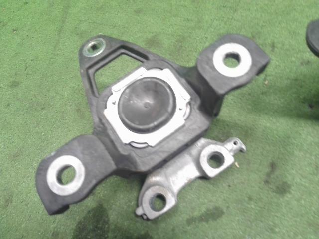 【中古】N-BOX DBA-JF4 エンジンマウント 50820TTA-003 自社品番250459 NH883P