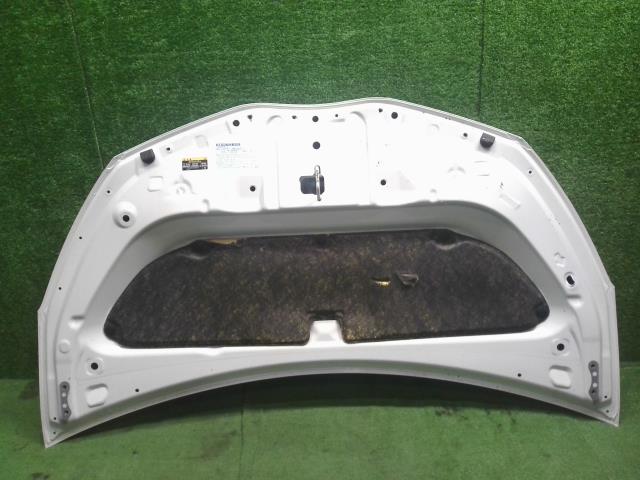 【中古】ヴィッツ DBA-NSP135 ボンネットフード 53301-52310 自社品番250493 070