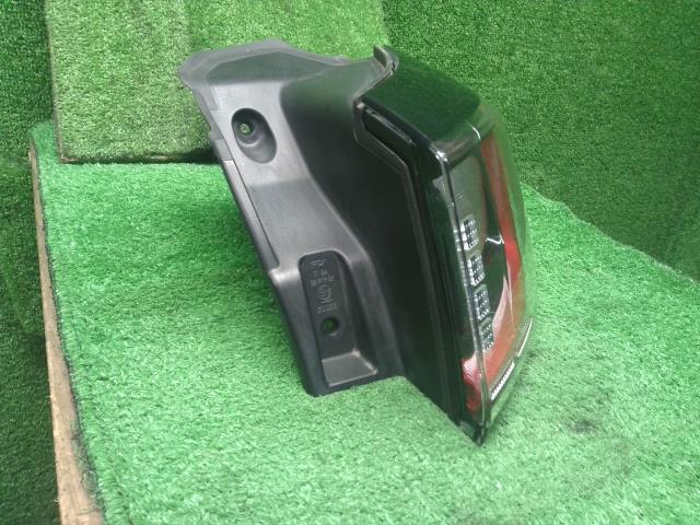 【中古】ジープ チェロキー ABA-KL24 右テールランプ 自社品番250501