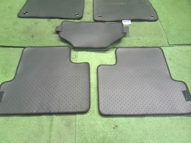 【中古】ジープ チェロキー ABA-KL24 フロアマット 自社品番250501