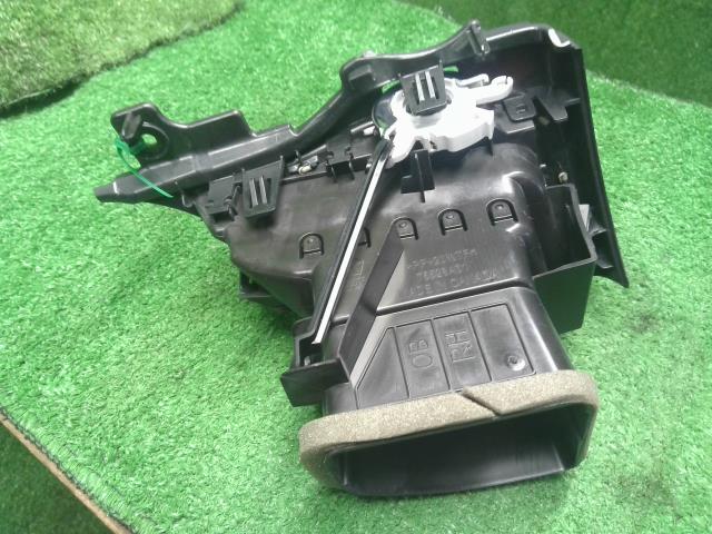 【中古】ジープ チェロキー ABA-KL24 運転席 側 右 エアコン 吹出口 ベンチレーター 自社品番250501