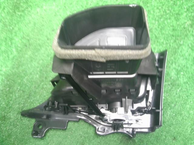 【中古】ジープ チェロキー ABA-KL24 助手席 側 左 エアコン 吹出口 ベンチレーター 自社品番250501