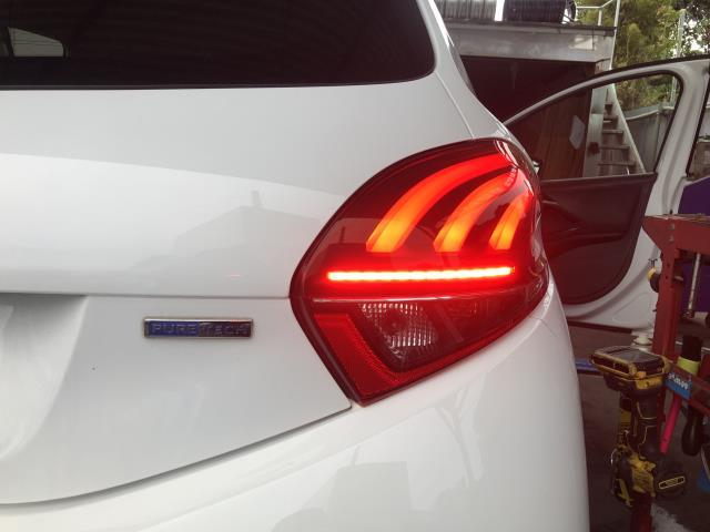 【中古】プジョー 208 ABA-A9HN01 右テールランプ 自社品番250503