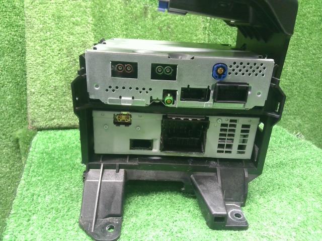 【中古】アウディ A4 DBA-8KCDN オーディオアンプ 自社品番250541