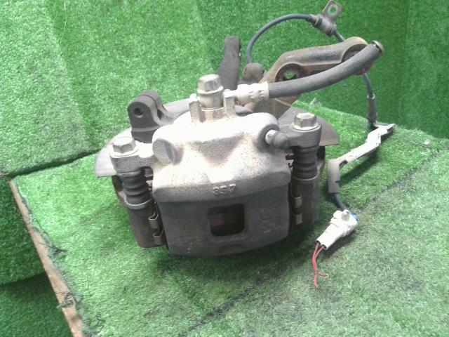 【中古】アルト LA-HA23S 左フロントナックルハブ 助手席側 45150-76810 自社品番250547 ZA4