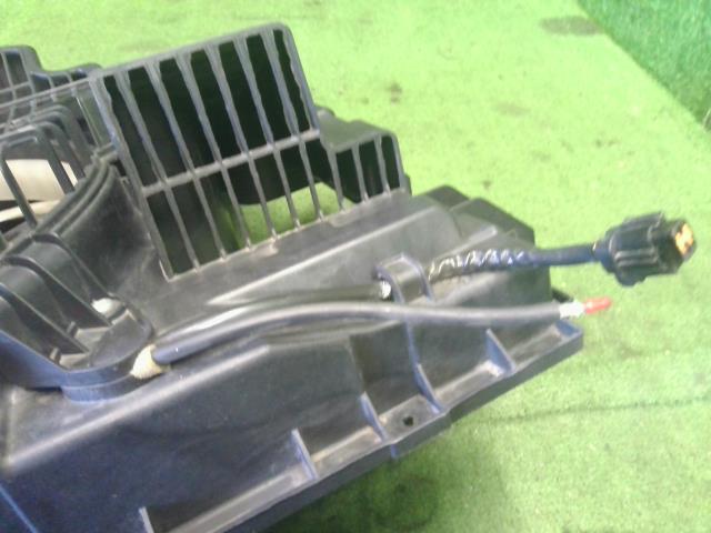 【中古】NV350キャラバン LDF-CW8E26 電動ファン コンデンサー用 92100-3XA0D 自社品番250571 QM1