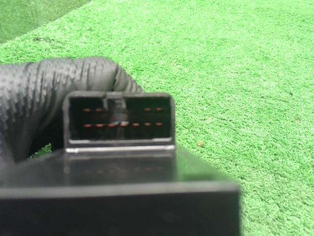 【中古】ハイゼット EBD-S331V パワーウインドウスイッチ 自社品番250576 S28