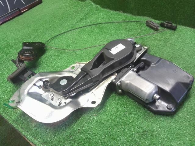 【中古】ソリオ DAA-MA36S 右パワースライドドアモーター 自社品番250578 ZVR