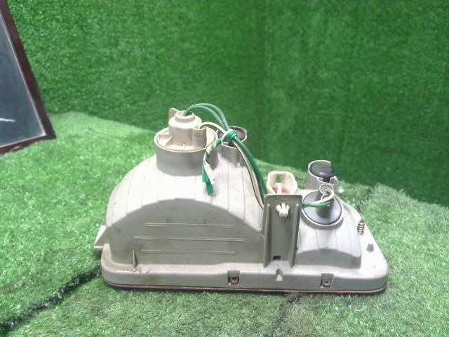 【中古】ハイゼット EBD-S211P 右テールランプ ブレーキ ランプ 81550-B5050 自社品番250593 W20