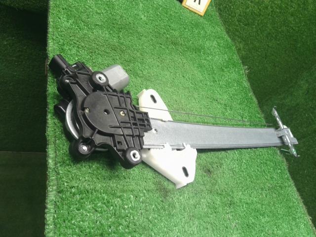 【中古】オデッセイ DBA-RC1 右 リア ドアレギュレータ・モーター 自社品番250612 NH731P